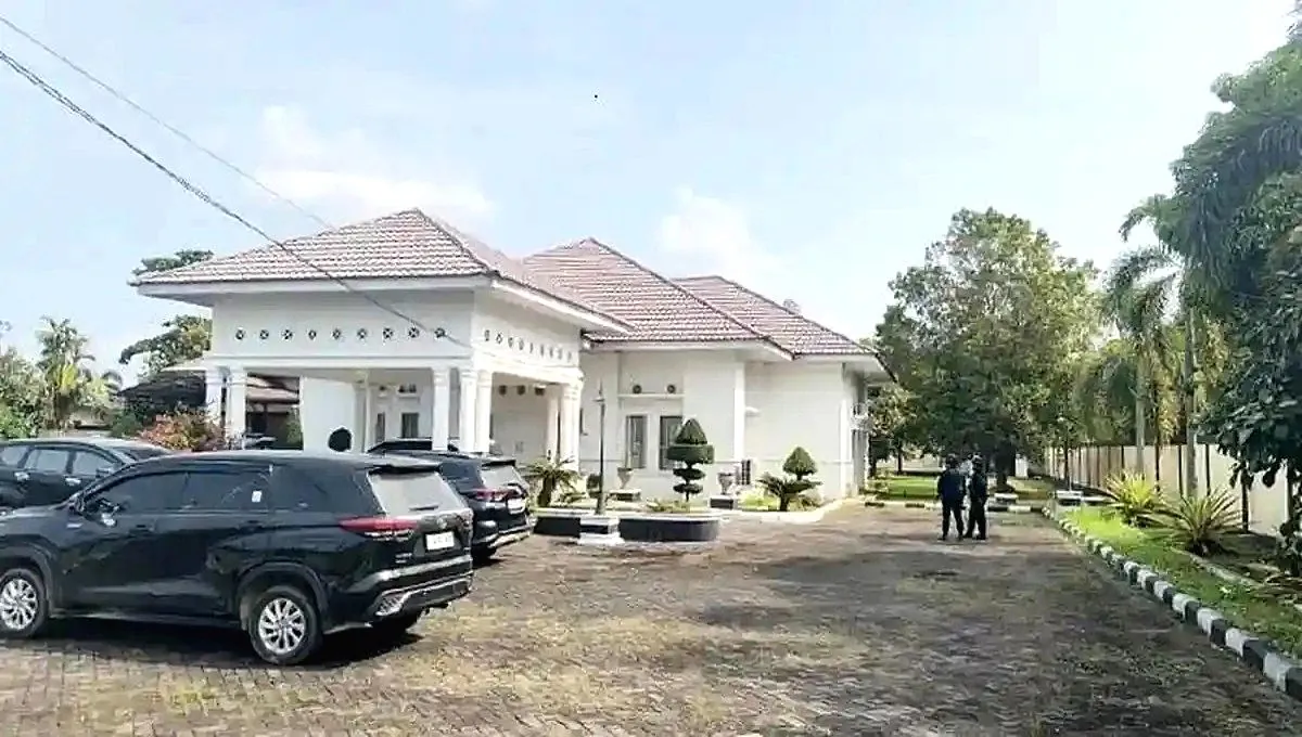 Bupati Kuansing Suhardiman Amby dan Sekda Belum Ditemukan Usai OTT KPK, Diduga Kabur Saat Operasi Senyap Bupati kuansing suhardiman amby kabur ott kpk