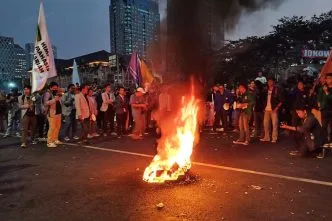 Demo mahasiswa patung kuda jakarta
