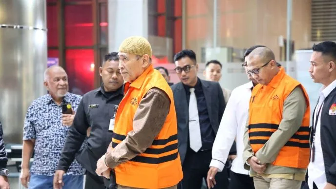 Direktur Maktour Menangis Saat Ditahan KPK, Resmi Jadi Tersangka Kasus Korupsi Kuota Haji Tambahan 2023-2024 Direktur maktour ditahan kpk