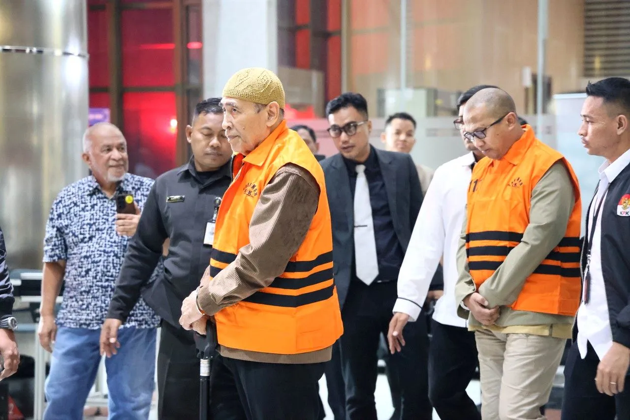 Direktur Maktour Menangis Saat Ditahan KPK, Resmi Jadi Tersangka Kasus Korupsi Kuota Haji Tambahan 2023-2024 Direktur maktour ditahan kpk
