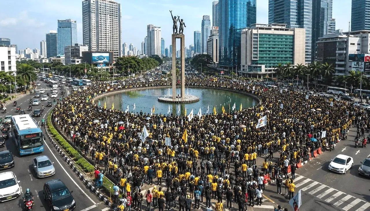 Gelombang Demo di Sejumlah Daerah Jadi Alarm Keras! Pengamat Ingatkan Pemerintah Segera Benahi Kebijakan Ekonomi Gelombang demo indonesia juni