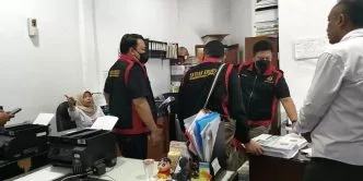 Kejati jabar geledah dprd indramayu