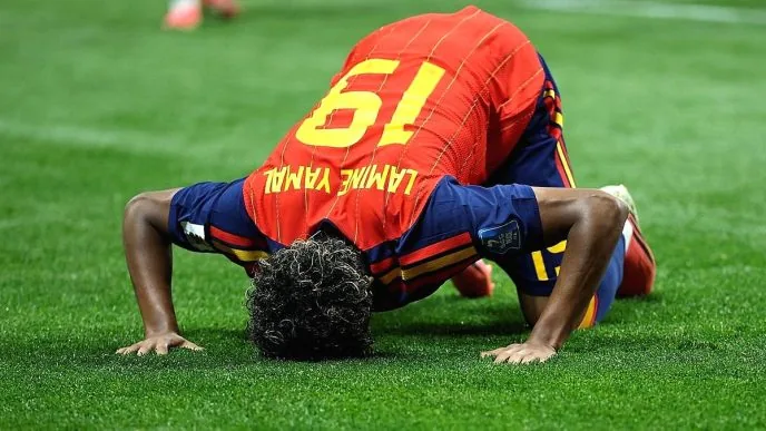 Spanyol Bantai Arab Saudi 4-0, Lamine Yamal Cetak Gol Perdana di Piala Dunia dan Pecahkan Rekor! Lamine yamal gol spanyol piala dunia
