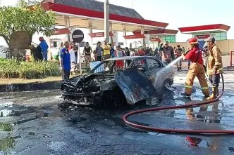 Mobil terbakar spbu semampir probolinggo