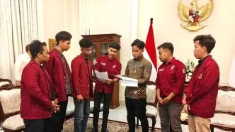 Pengakuan Mengejutkan Ketua BEM UBK, Akui Terima Uang Usai Pertemuan dengan Gibran Jadi Sorotan Polemik pertemuan gibran dan mahasiswa