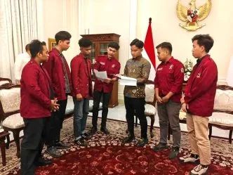 Pengakuan Mengejutkan Ketua BEM UBK, Akui Terima Uang Usai Pertemuan dengan Gibran Jadi Sorotan Polemik pertemuan gibran dan mahasiswa