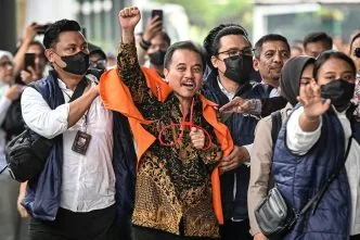 Viral Momen Roy Suryo Teriak Mengepalkan Tangan Saat Dibawa ke Kejaksaan, Kasus Ijazah Jokowi Berlanjut Roy suryo dr tifa kejaksaan jaksel