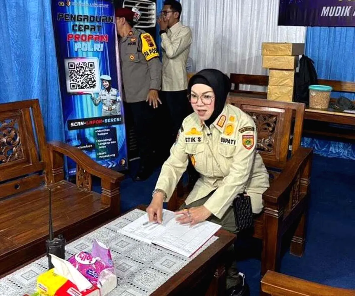 BREAKING NEWS: Bupati Sukoharjo Etik Suryani Dikabarkan Terjaring OTT KPK Bupati Sukoharjo Etik Suryani Diduga Terjaring OTT KPK, Publik Tunggu Penjelasan Resmi