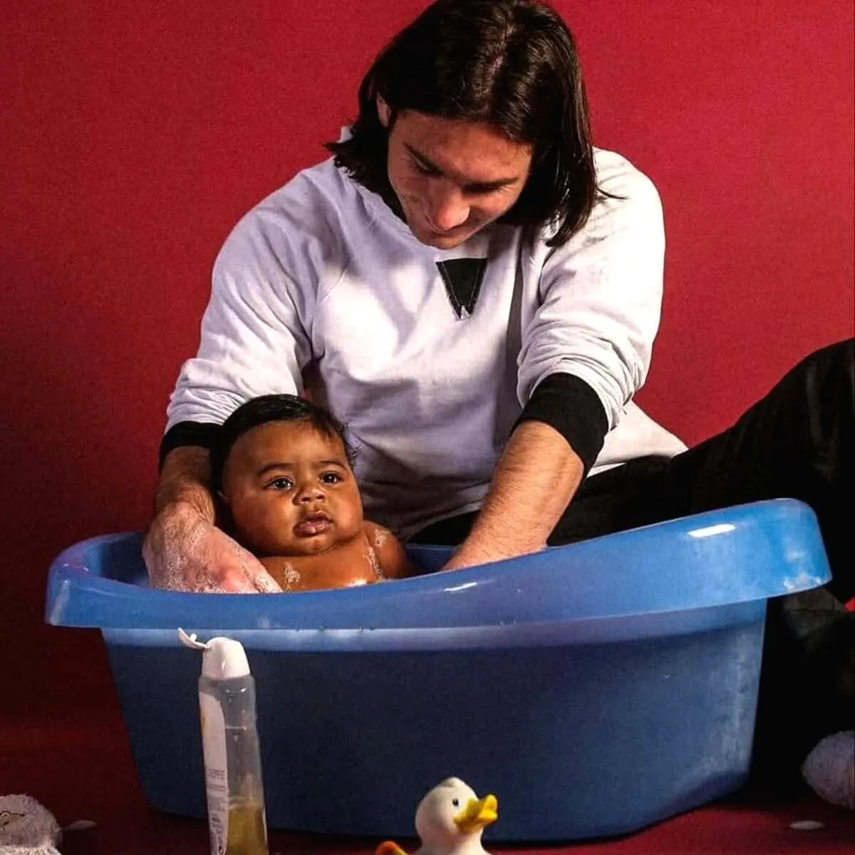 Viral Lagi! Foto Lionel Messi Mandikan Bayi Lamine Yamal Jadi Sorotan Jelang Final Piala Dunia 2026 Foto Lionel Messi Mandikan Bayi Lamine Yamal Dipastikan Asli, Kini Bertemu di Final Piala Dunia