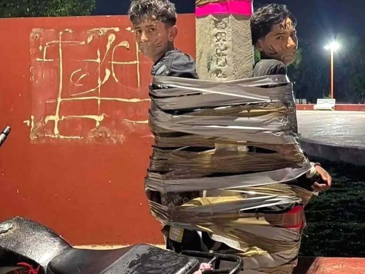 Viral Batman Meksiko, Misterius Ikat Terduga Pencuri Motor di Tiang, Polisi Lakukan Perburuan Heboh Batman Meksiko, Lima Terduga Pencuri Motor Diikat di Tiang, Polisi Turun Tangan