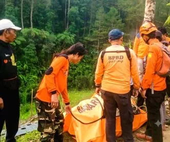 Dua Remaja yang Hilang Saat Mendaki Gunung Bismo Ditemukan Meninggal, Evakuasi Terkendala Medan Curam Hilang Sejak Akhir Juni, Dua Remaja Asal Wonosobo Ditemukan Meninggal di Lembah Gunung Bismo