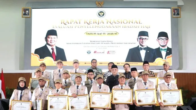Polri Raih Penghargaan Kemenhaj atas Kontribusi Besar dalam Penyelenggaraan Haji 2026 Kemenhaj Beri Penghargaan kepada Polri, Dinilai Berperan Penting Sukseskan Haji