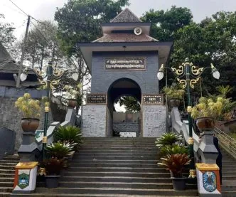 Di Balik Mitos Pesugihan Gunung Kawi, Tersimpan Jejak Perjuangan dan Akulturasi Budaya Mengungkap Sejarah Gunung Kawi Malang, Dari Hutan hingga Menjadi Destinasi Wisata Religi
