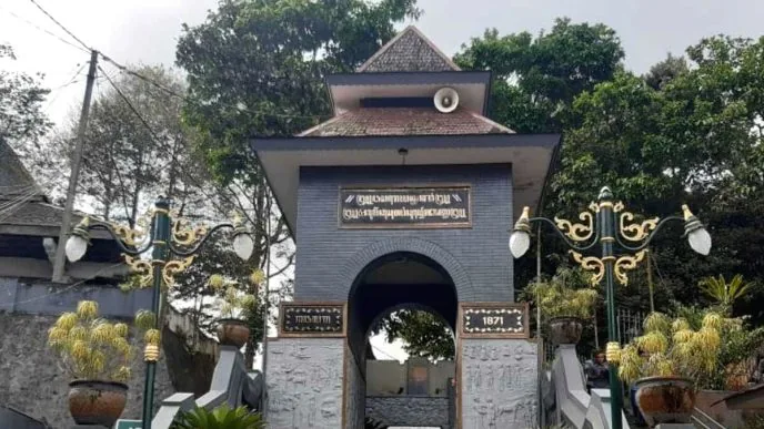 Di Balik Mitos Pesugihan Gunung Kawi, Tersimpan Jejak Perjuangan dan Akulturasi Budaya Mengungkap Sejarah Gunung Kawi Malang, Dari Hutan hingga Menjadi Destinasi Wisata Religi