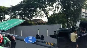 Mobil Dinas Pindad Maung Kecelakaan di Tol Dalam Kota Jakarta, Diduga Sopir Alami Microsleep