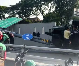 Mobil Dinas Pindad Maung Kecelakaan di Tol Dalam Kota Jakarta, Diduga Sopir Alami Microsleep