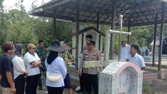 14 Makam di Barito Timur Dibongkar, Mayoritas Milik Perempuan, Polisi Selidiki Motif Aneh Polisi Selidiki Pembongkaran 14 Makam di Barito Timur, Temuan di TKP Bikin Warga Resah