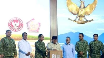 Presiden Prabowo Ancam Tak Ampuni Koruptor dan Pejabat yang Khianati Kepercayaan Rakyat Prabowo Ultimatum Pejabat Nakal, Siap Tindak Tegas yang Merugikan Masyarakat
