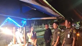 Satpol PP Turun Tangan, Angkringan Tobrut di Kajen Dikeluhkan Warga karena Temuan Miras dan Kondom