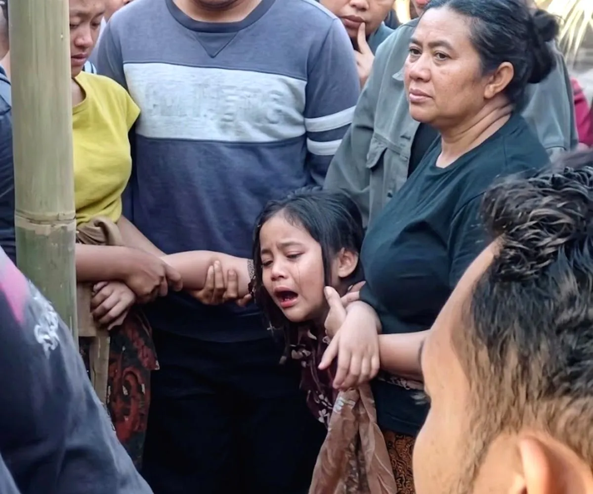 Bikin Nyesek, Anak di Tabanan Tangisi Ayah yang Tewas Diduga Diamuk Massa, Kementerian HAM Bali Turun Tangan Anak korban pengeroyokan bali viral