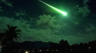 Viral Benda Bercahaya Hijau Kebiruan Melintas di Sepanjang Langit Jawa Semalam, BRIN Ungkap Fakta Sementara Diduga meteor biru kehijauan indah bikin heboh 11juli