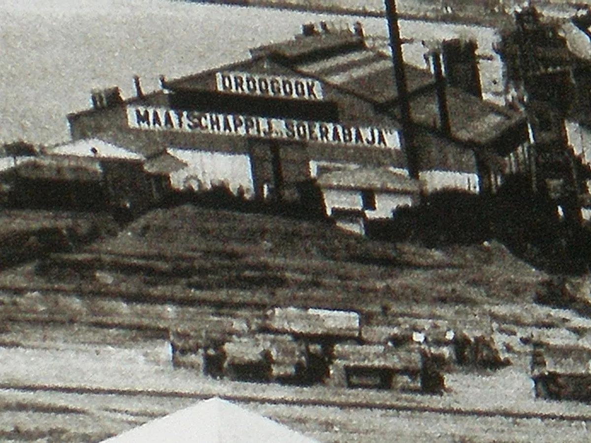 Foto lawas galangan kapal pt dok surabaya