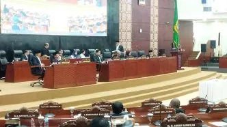 Gubernur sumut bobby nasution walk out