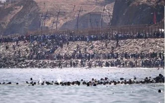 Situasi Perbatasan Spanyol-Maroko Makin Tegang, Ribuan Migran Coba Masuk Lewat Laut Imigran dari maroko ke wilayah spanyol