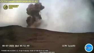 Krakatau erupsi 8 juli