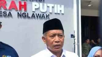 Heboh Pengadaan Kipas Angin 1.8 Triliun Kopdes Merah Putih, Ini Penjelasan Menkop Ferry Juliantono Menkop memberi keterangan