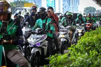 Komisi Aplikator 8 Persen Sudah Resmi Diterapkan, Driver Ojol Keluhkan Pendapatan Masih Stagnan Pengemudi ojol komisi aplikator 8 persen