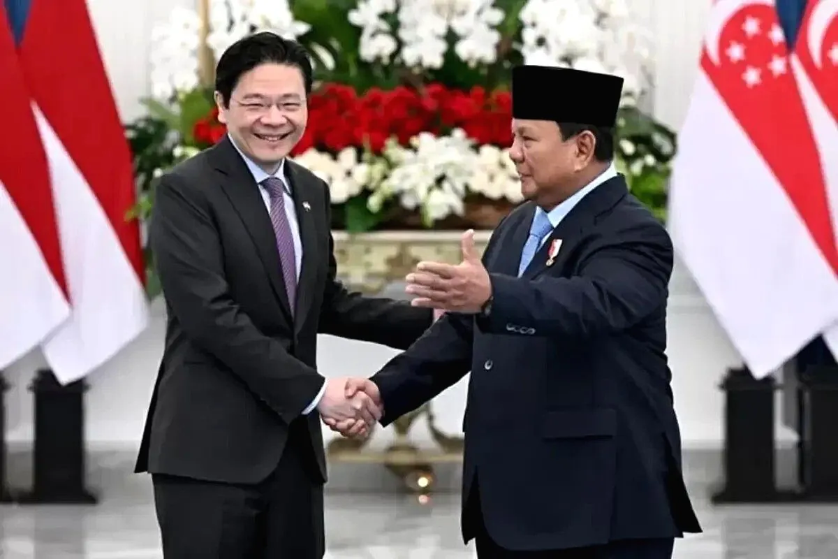 Prabowo dan PM Singapura Sepakati 26 Kerja Sama Strategis, dari Pertahanan hingga Energi Pertemuan prabowo pm singapura istana
