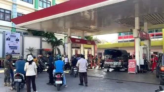 Petugas pajak pemeriksaan kendaraan spbu