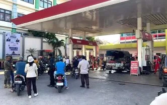 Petugas pajak pemeriksaan kendaraan spbu