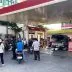 Kejar Terus! Heboh Video Petugas Diduga Periksa Pajak Kendaraan di SPBU, Publik Tunggu Klarifikasi Resmi Petugas pajak pemeriksaan kendaraan spbu