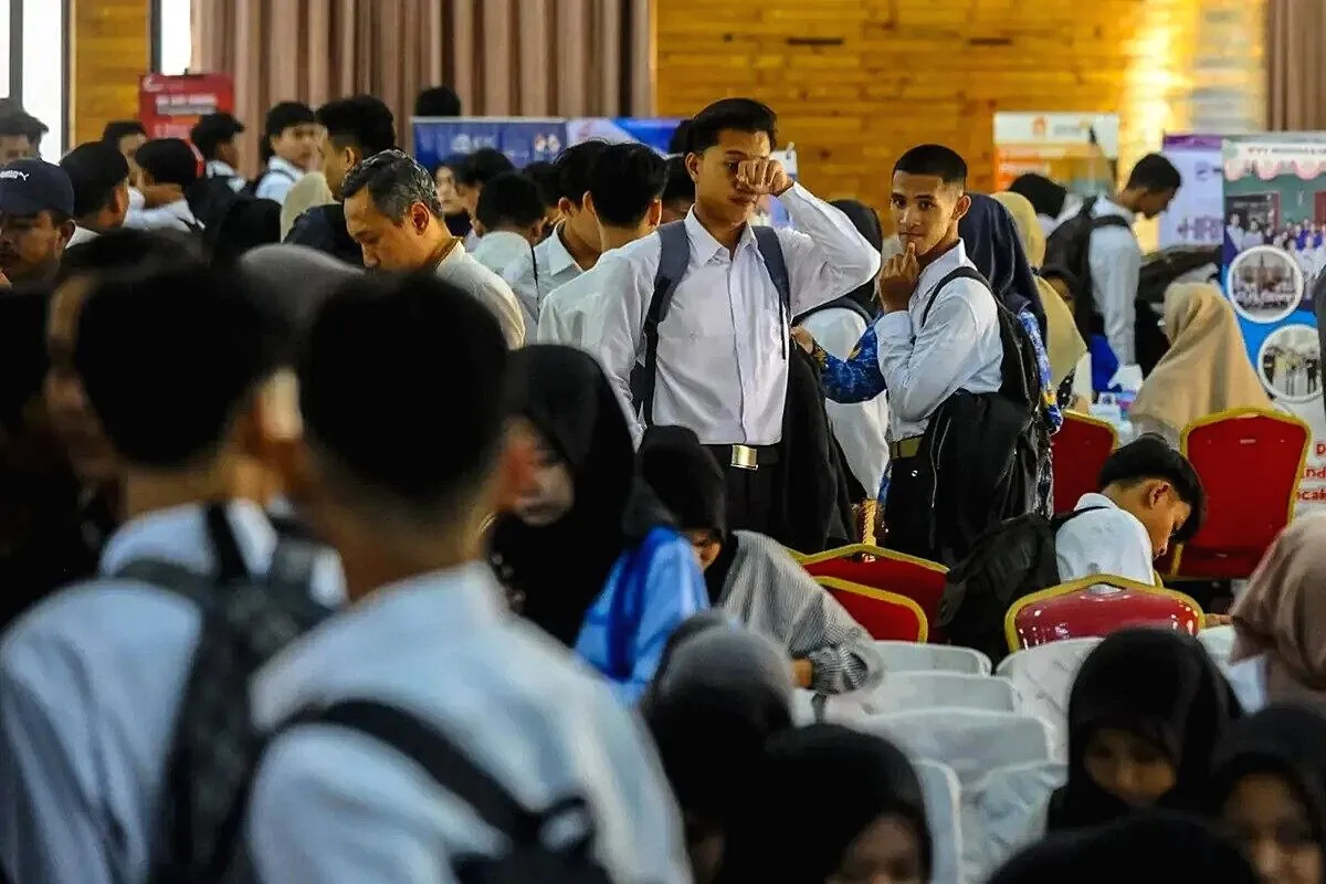 PHK Massal Makin Mengkhawatirkan, Apindo Sebut 126 Ribu Pekerja Kehilangan Pekerjaan dalam 5 Bulan Phk massal indonesia