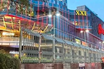 Sejumlah Mal Mendadak Pasang Pagar karena Ada Isu Demo Besar? Ini Penjelasan Resmi Polda Metro Jaya Sejumlah mall tiba tiba pasang pagar tinggi