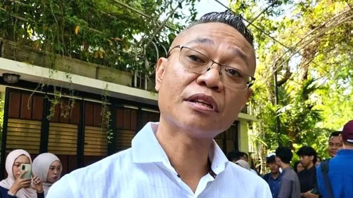 Teman kuliah jokowi ugm saksi sidang