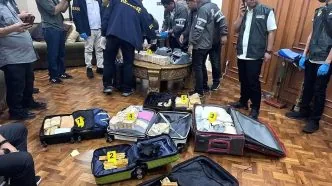 Setelah Cafe & Money Changer di Cipete, Polisi Sita 74 Kg Emas dan Valas di Rumah Mewah Sentul Bogor Temuan barang bukti emas uang valas polisi