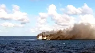 KMP Putri Yasmin Terbakar di Selat Lombok: Ratusan Penumpang Terjebak, Evakuasi Korban Masih Berlangsung KPM Putri Yasmin Terbakar