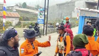 Pendaki Asal Brebes Jatuh ke Kawah Gunung Slamet, Ini Kronologi Kejadiannya Pendaki 16 Tahun Terjatuh ke Kawah Gunung Slamet, Tim SAR Diterjunkan