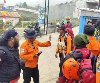 Pendaki 16 Tahun Terjatuh ke Kawah Gunung Slamet, Tim SAR Diterjunkan