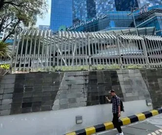 Mengapa Banyak Mal Pasang Pagar Tinggi? Polisi, Pemerintah, dan Pengelola Akhirnya Buka Suara Ramai Dibahas Warganet, Pagar Tinggi di Mal Ternyata Punya Alasan yang Berbeda dari Dugaan Publik
