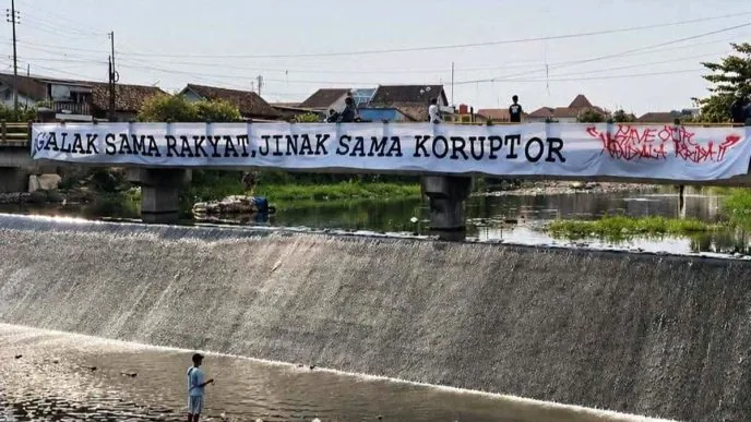 Warga Soroti Spanduk Kritik di Bendung Surokarsan Jogja, Sudah Terpasang Sekitar Tiga Pekan