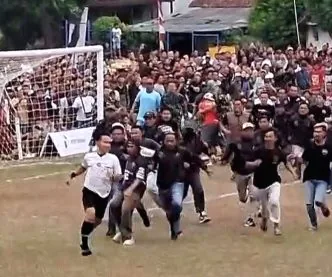 Kasus Dugaan Pengeroyokan Wasit di Turnamen Tarkam Purbalingga Naik ke Ranah Hukum Wasit Tarkam Purbalingga Tempuh Jalur Hukum Usai Diduga Dikeroyok, Polisi Mulai Periksa Saksi