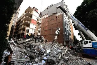 Bangunan runtuh gempa kolombia