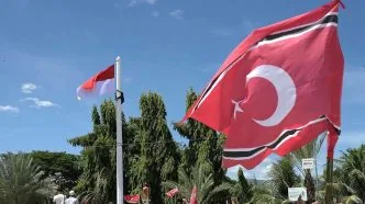 Bendera bulan bintang naik di aceh