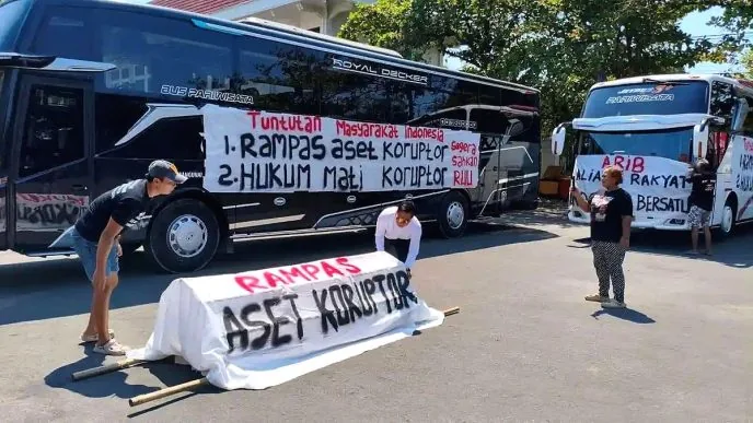 Bus pengankut massa ampb dipersiapkan