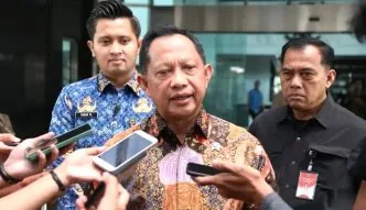 Dana bagi hasil belum cair mendagri