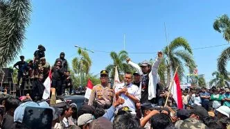Demo Massa Rusuh di Pati: Camat Tayu Akhirnya Cabut Larangan Sound Horeg Usai Dilempari Botol Demo larangan sound horeg pati